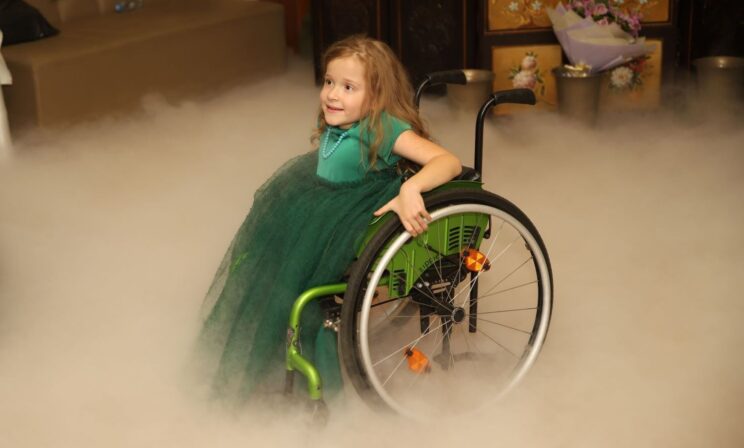 «Если мне сделают операцию, я смогу носить ботинки?» Аня не ходит с рождения