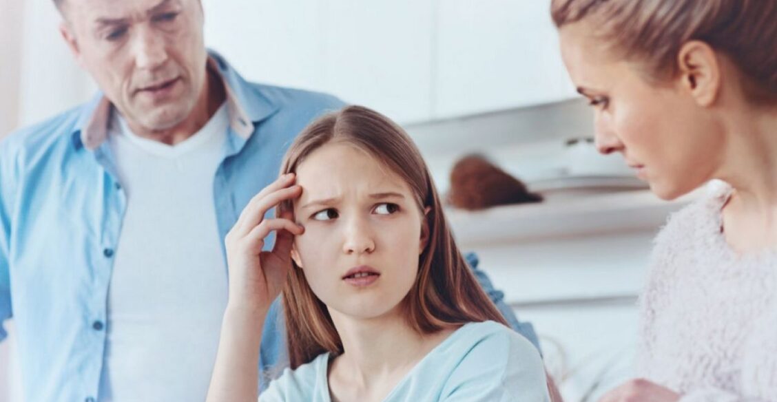 «Я врала маме, потому что ее боялась». Четыре истории из детства