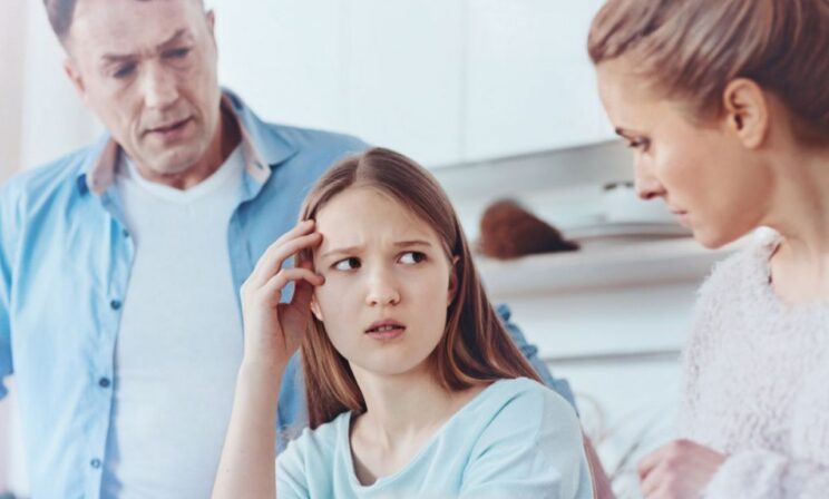 «Я врала маме, потому что ее боялась». Четыре истории из детства