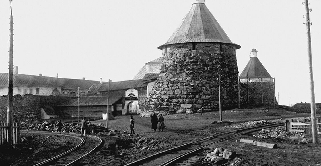 Тюремная Пасха. Священник Павел Чехранов — о тайной службе в пересыльном пункте