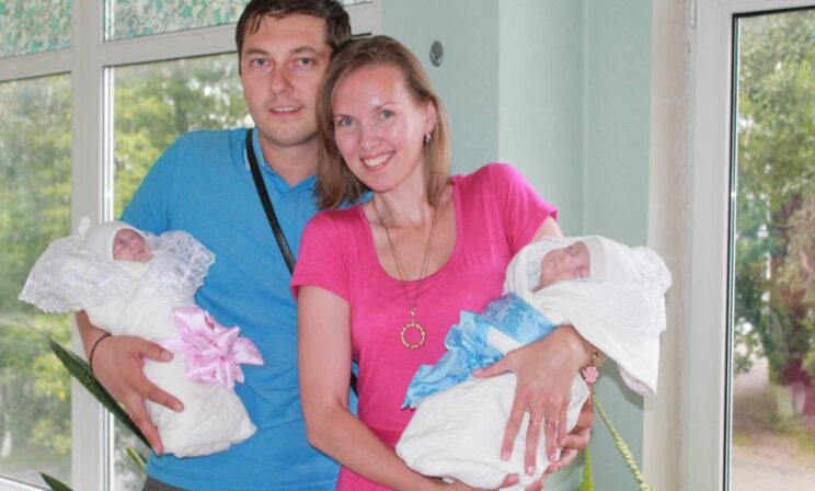 «Мы превратились в машину по выхаживанию младенцев». О преждевременных родах, разводе и любви
