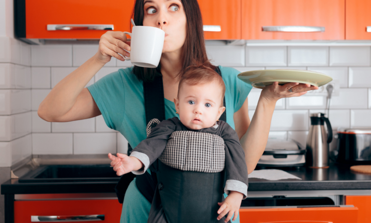 «Грязная посуда, беспорядок — я плохая мать?» Как не сойти с ума от домашних дел