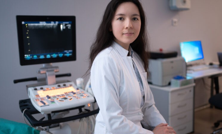 «Я ушиблась — у меня появилась эта штучка». Маммолог Анна Ким — о мифах про рак молочной железы