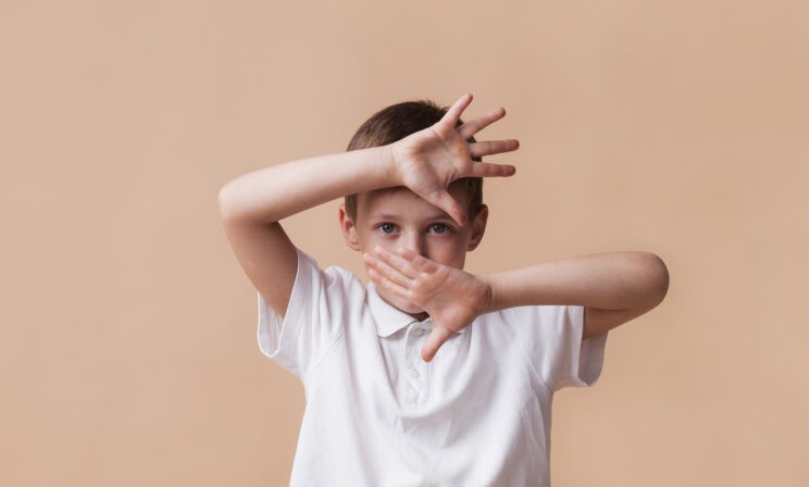 «Мама, мы же больше туда не пойдем?» В Петербурге родители спасают детей от коррекционной школы