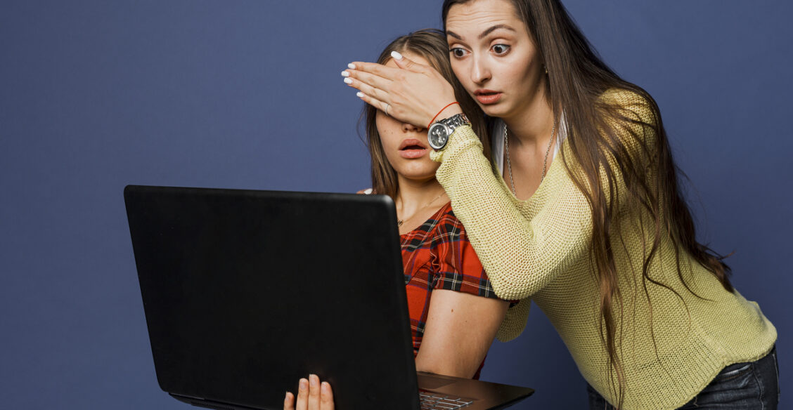 Издевались на камеру, выложили в интернет. Почему подростки снимают и смотрят треш-стримы?