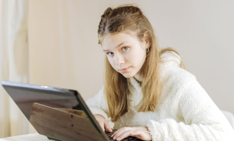 Мой ребенок смотрит треш-стримы. Что делать?