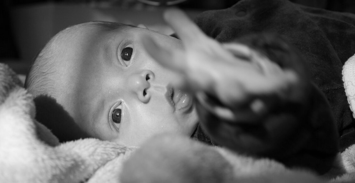 «Часами  я представляю — какая ты, мама?» История девочки из булочной