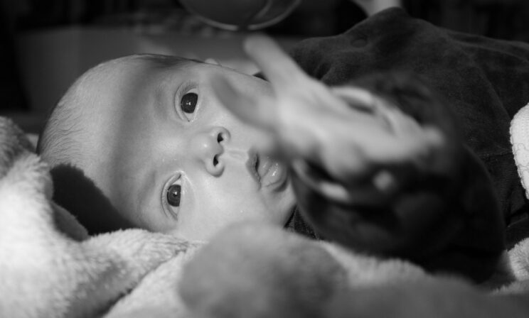 «Часами  я представляю — какая ты, мама?» История девочки из булочной