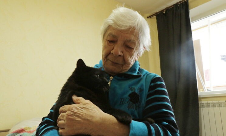 «Трудовая книжка сгорела вместе с домом». Как ищут жилье и добиваются пенсии пожилые беженцы