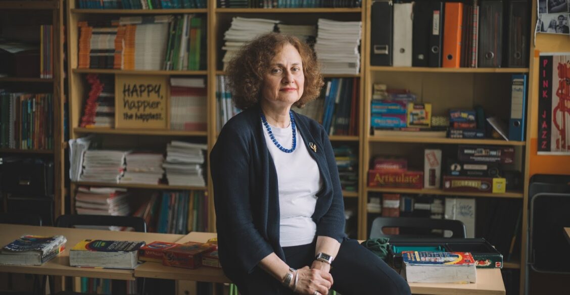 «Спорить по-английски, а не зубрить топики». Эксперт ЕГЭ Юлия Раскина — о том, как сдать на 100 баллов