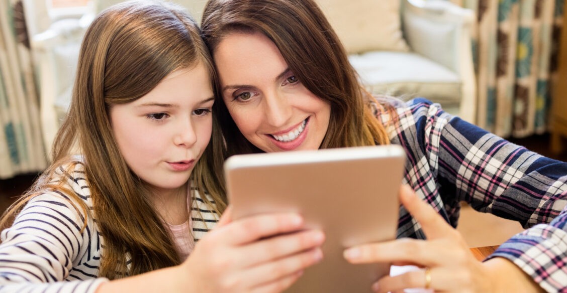 Мои дети завели себе YouTube и TikTok. Два правила, которым я их научила