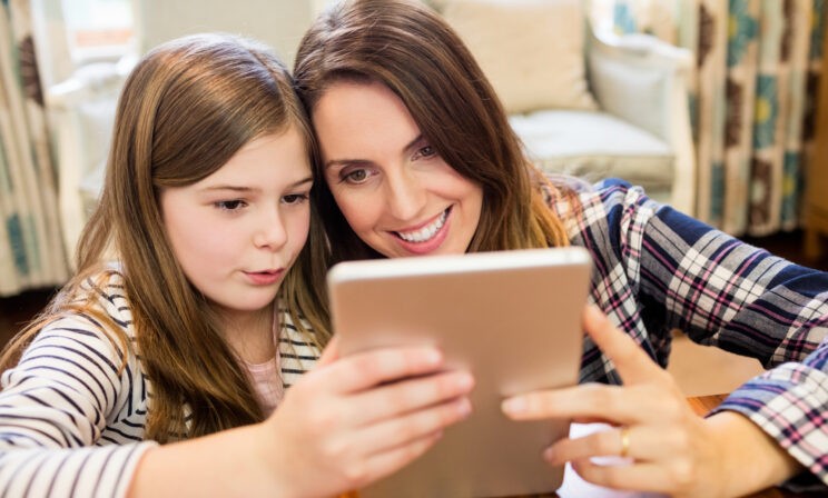 Мои дети завели себе YouTube и TikTok. Два правила, которым я их научила