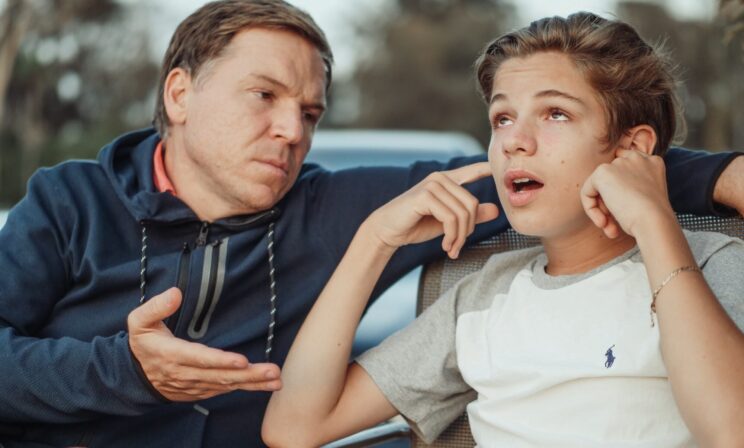 «Хамит, огрызается, на все отвечает “нет” — это он назло?» Как не злиться на подростка