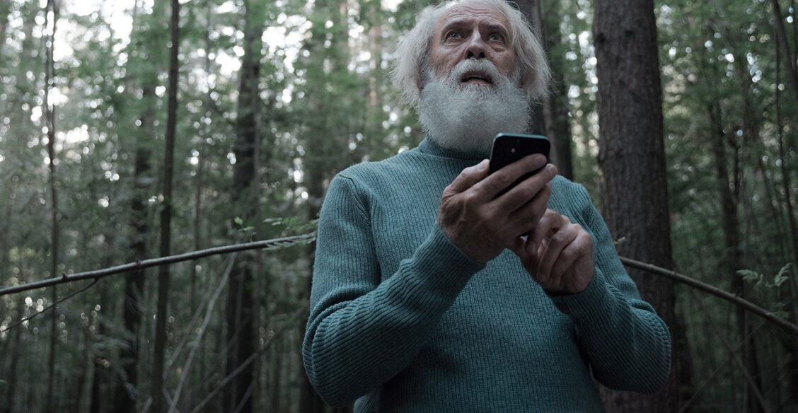 Телефон, вода, шоколадка и свисток — что еще спасет жизнь в лесу