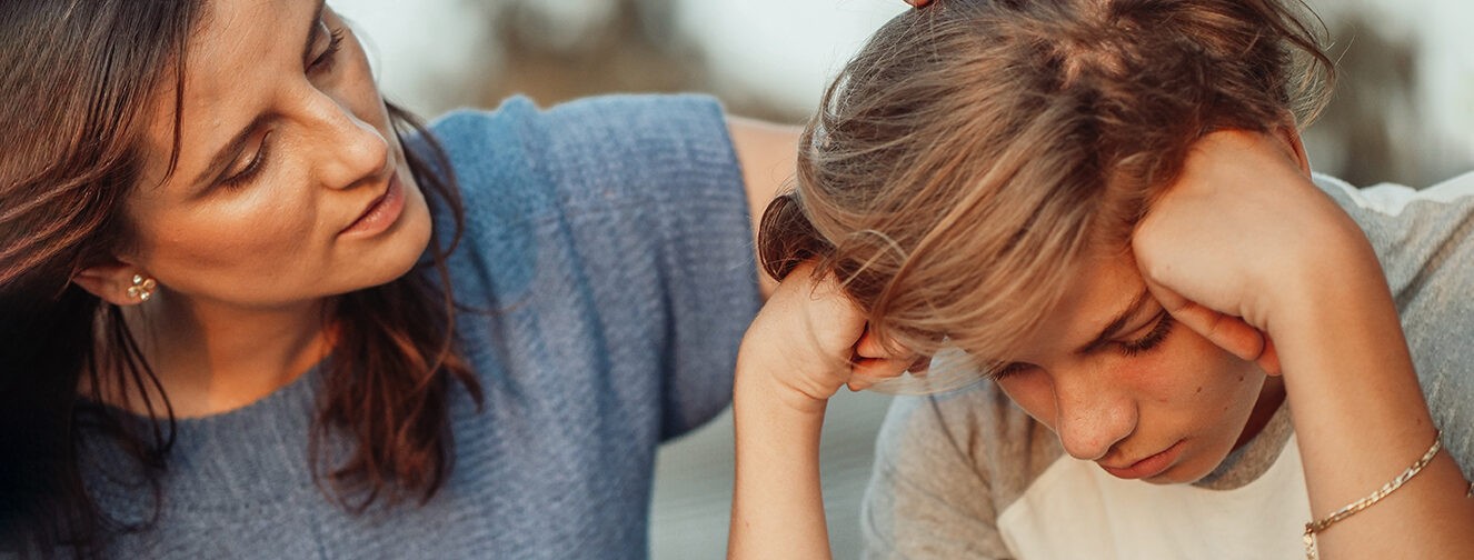 «Сын болезненно пережил появление отчима». Как наладить отношения с подростком