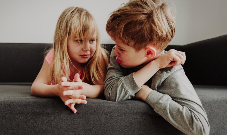 Siblings Fight. Sibling rivalry. Мальчики должны защищать девочек. Сиблинги это простыми словами.