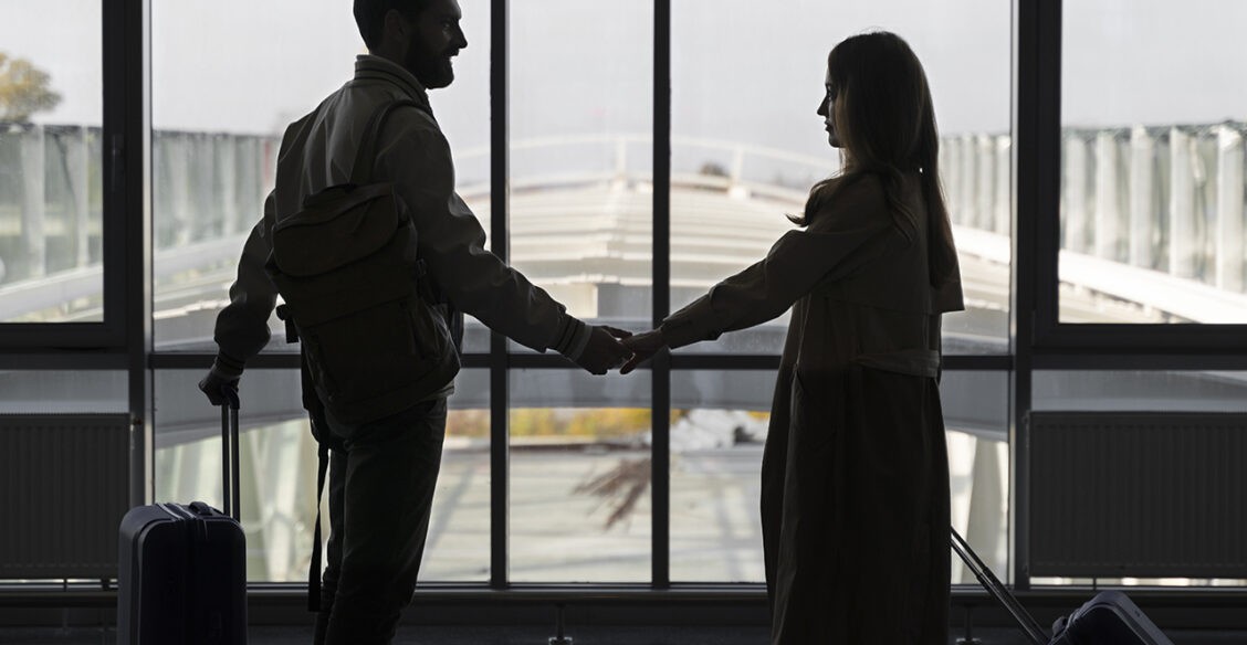 «Пилоты спасли нам жизнь». Молодожены летели в самолете «Сочи-Омск» после медового месяца