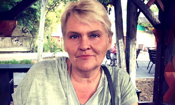 Людмила заново учится ходить. Ей нужна реабилитация