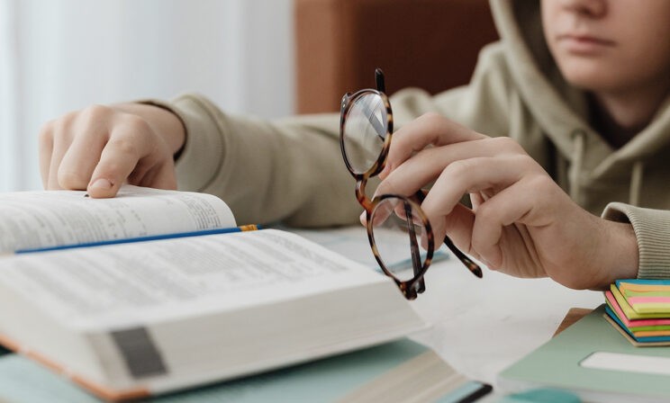 «Все, что я прошу, — возможность сдать экзамен». Чиновники судятся с выпускником детдома из-за ОГЭ