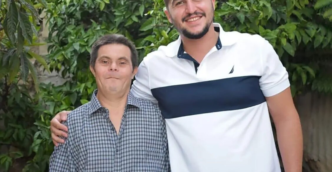 «У моего папы синдром Дауна». Стоматолог из Сирии — о любви к отцу