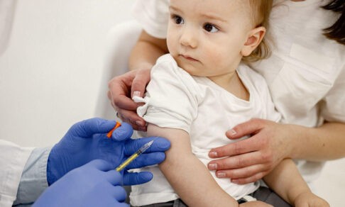 В больницы приходит новая вакцина от полиомиелита. Чем она отличается от предыдущих?