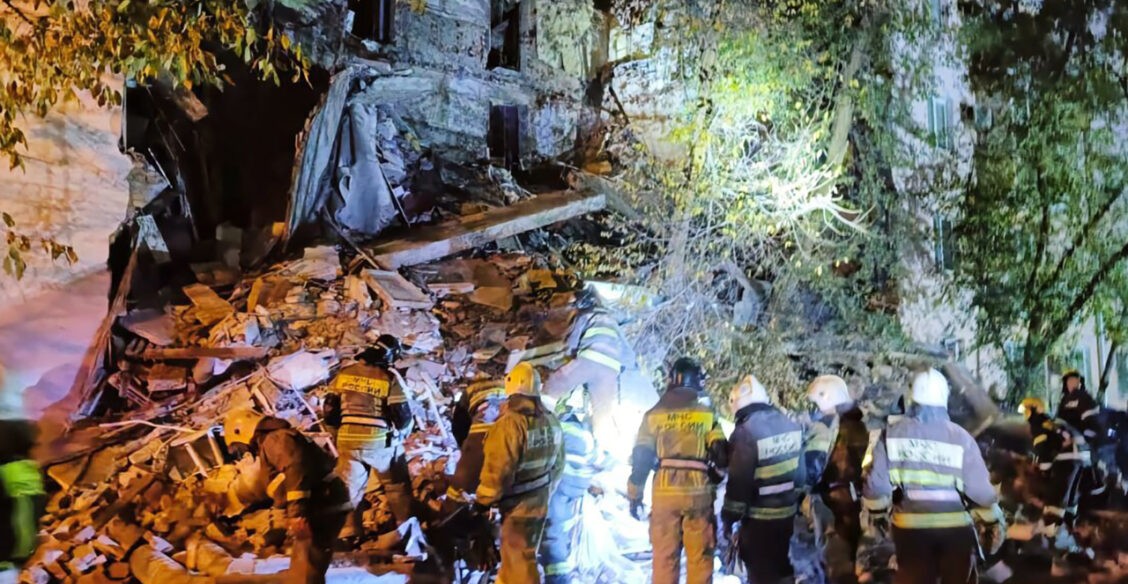 В Астрахани обрушились два подъезда жилого дома. Главное