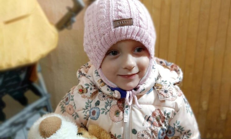 Даша потеряла слух в младенчестве