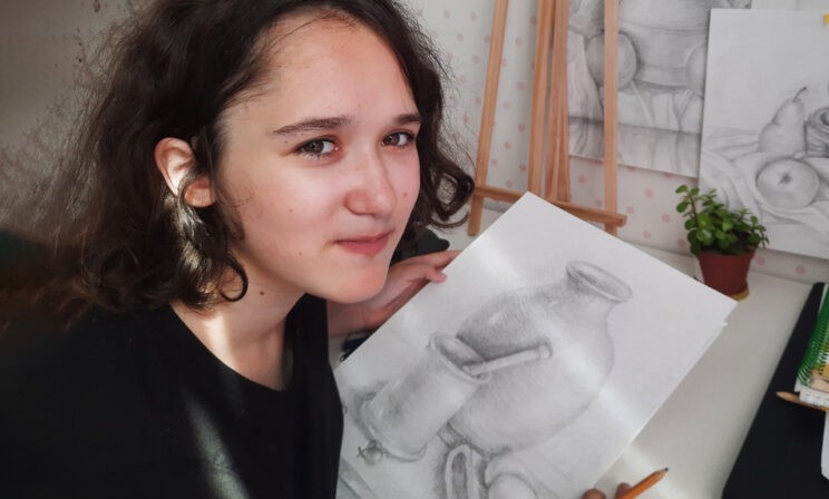 «Вы очень добрый. Заберите меня». Ангела написала учителю СМС, и ее жизнь изменилась