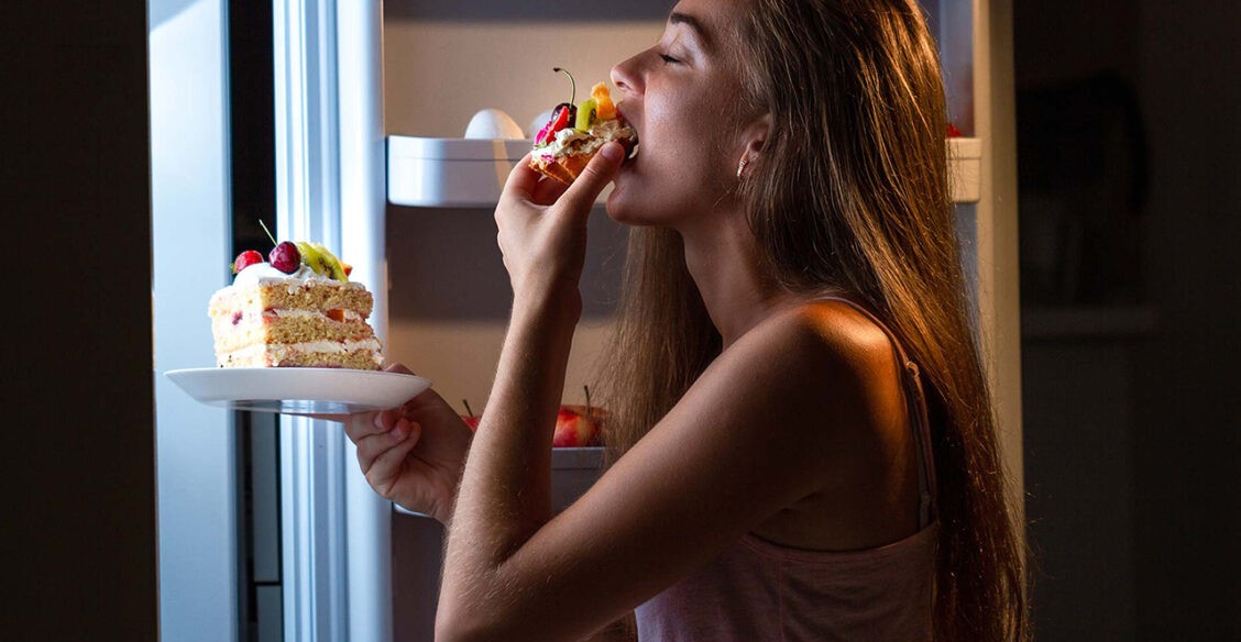 «Еда — мое утешение, но потом я себя ненавижу». Чем опасны анорексия, булимия и фанатичный ЗОЖ