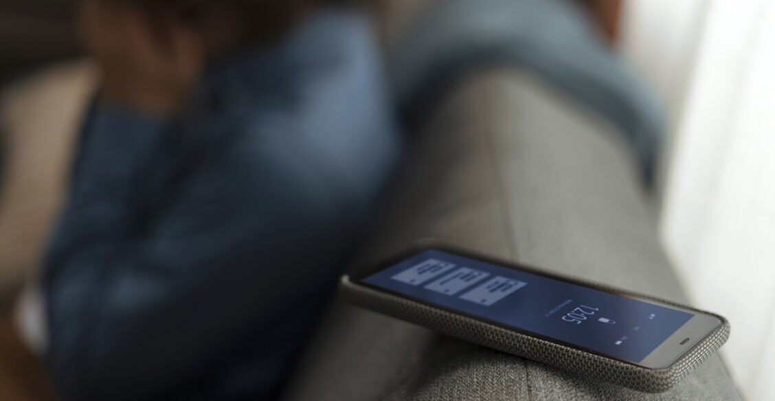 «Надо мной посмеялись в родительском чате». С чего начинается травля в сети