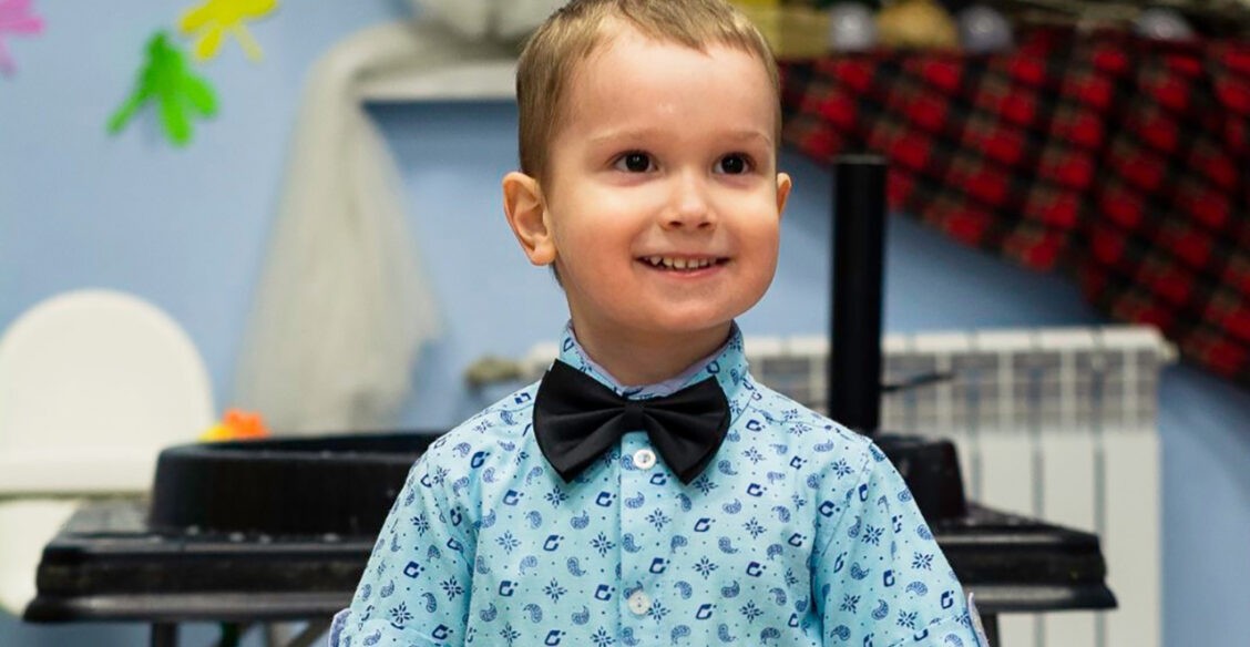 5-летнего Рому сбил мопед на обочине