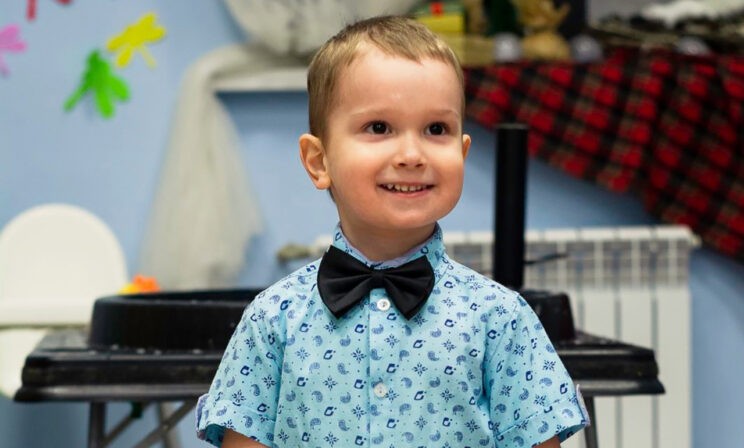 5-летнего Рому сбил мопед на обочине