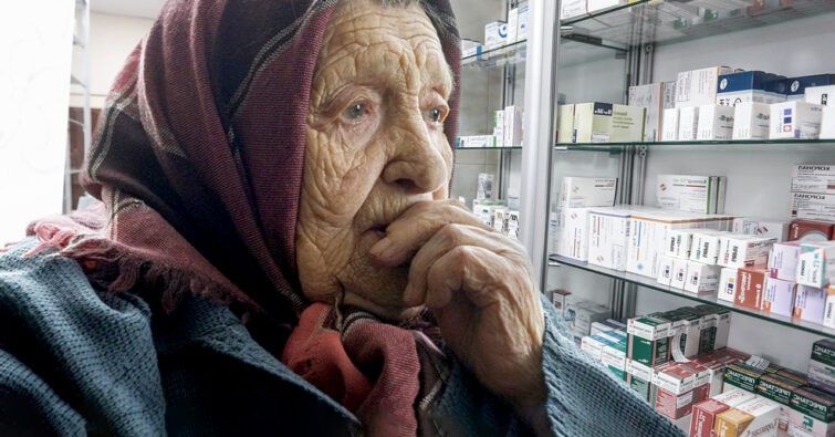 хватит рыдать. прикольные картинки про сопливых. не плакай. не хватает я плакал. стишки про сопли смешные.