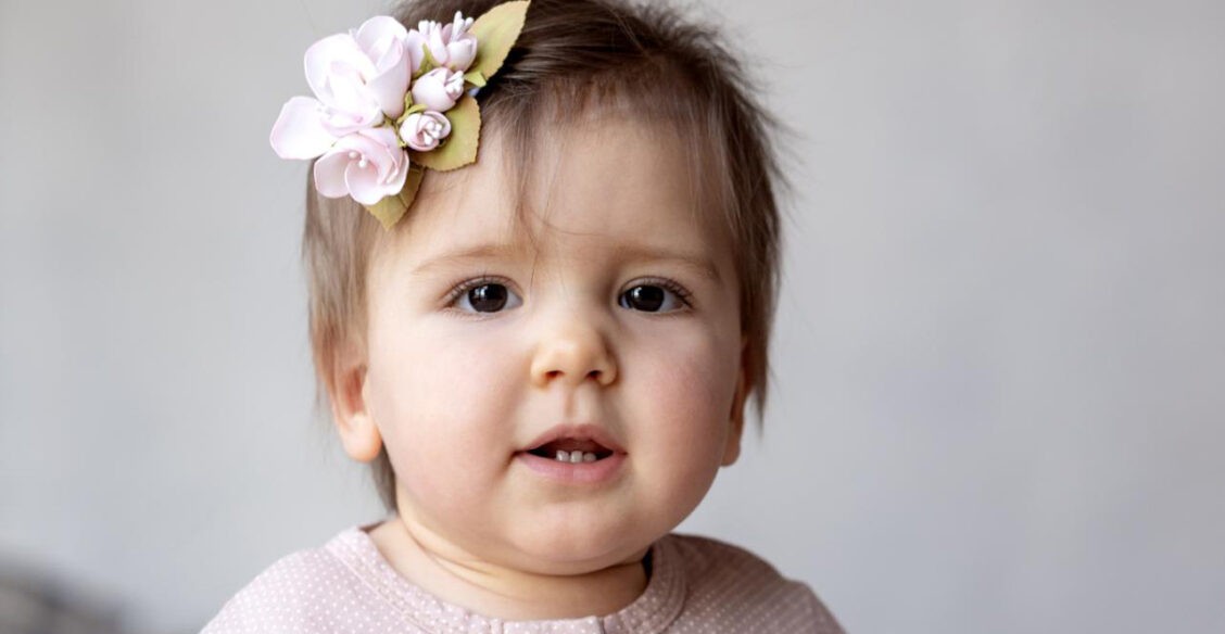 «Мечтаю, чтобы дочь танцевала на выпускном». Соня получила лекарство от СМА и учится стоять