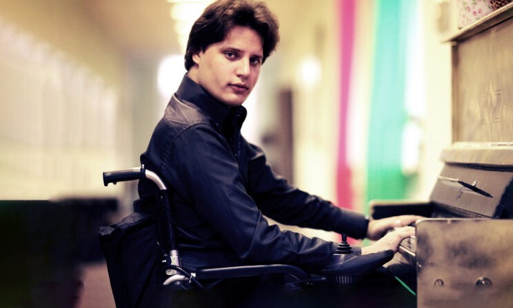 «Я живу между мирами». Год после трагедии в «Крокусе»