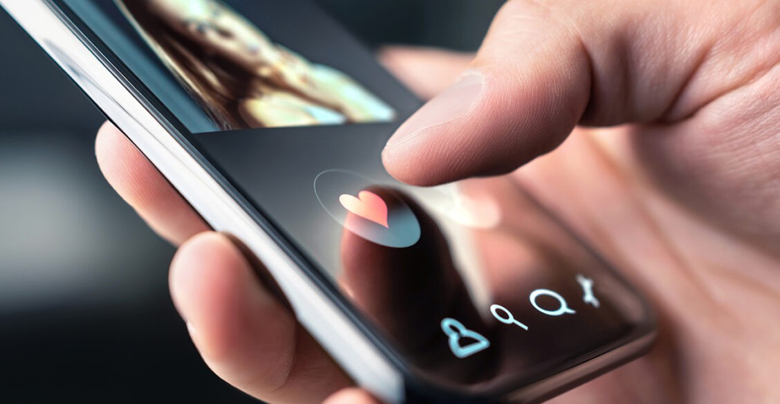 «Сын влюбился в девушку после переписки в интернете. И она разбила ему сердце»