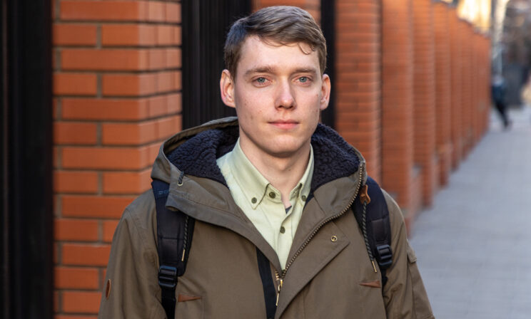 «После больницы я вернулся в школу и сдал ЕГЭ». История мальчика, который заболел лимфомой Беркитта и вылечился