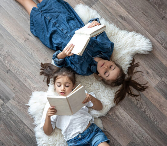 «То, что мы читали в детстве, нашим детям не зашло». Как заставить ребенка читать