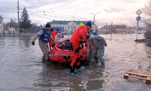 «Наш дом в воде по крышу». Жители Орска — о прорыве дамбы