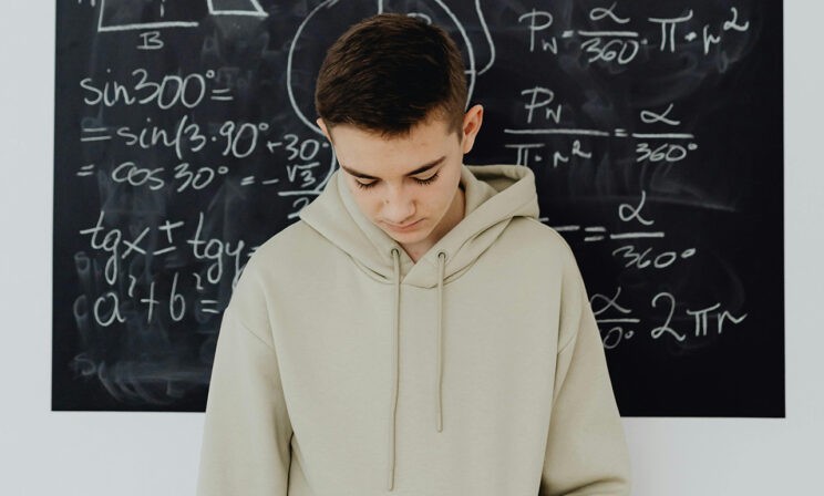 «Весь день готовлюсь к ЕГЭ, а потом не могу уснуть». 5 лайфхаков для борьбы со стрессом