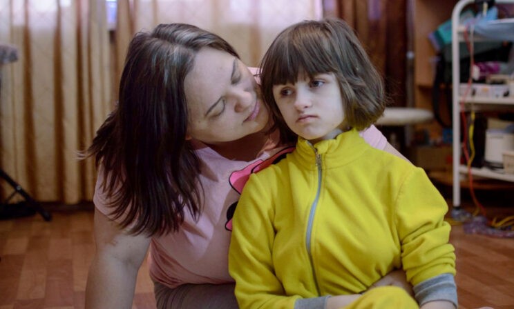 Аня выпала из окна третьего этажа и ударилась головой