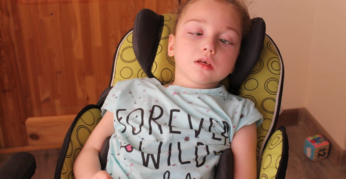 Мила заболела вирусным энцефалитом и впала в кому