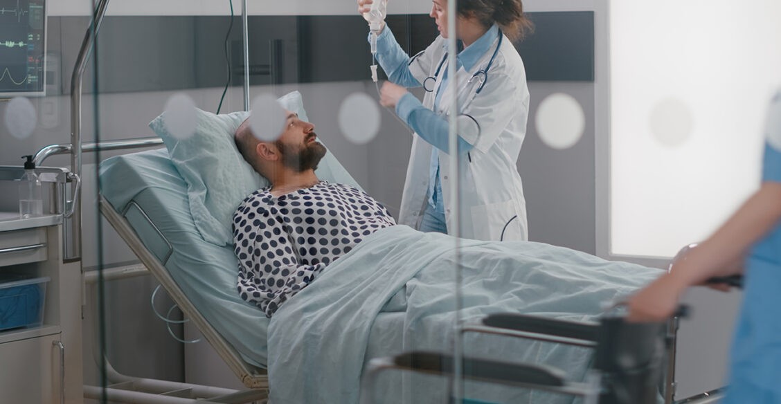 Вспышка ботулизма в России: пострадали почти 200 человек