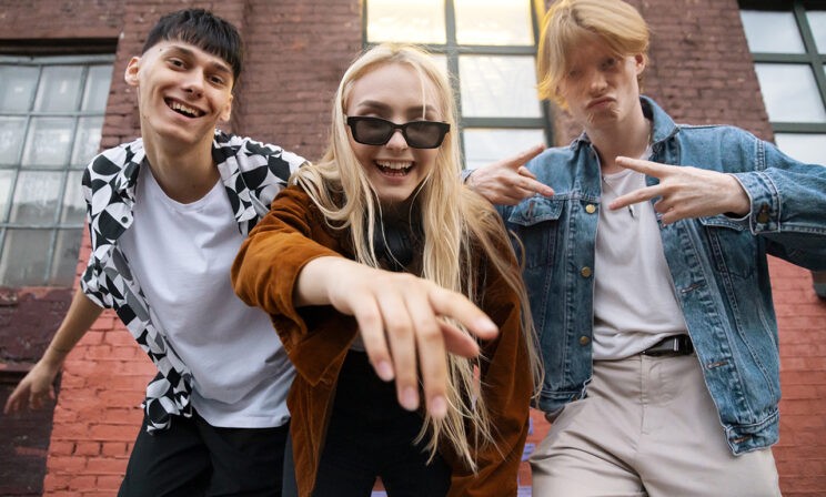 Сын грубо шутит. Как объяснить, что он может кого-то ранить?