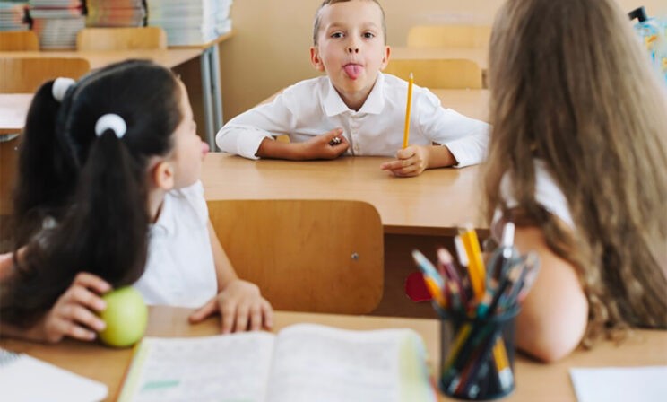 «Ребенок поет на уроках и отказывается писать сочинения»