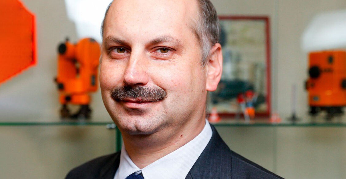 ЕГЭ отупляет, образование скоро рухнет — так ли это? Разговор с директором «Школы будущего» Алексеем Голубицким