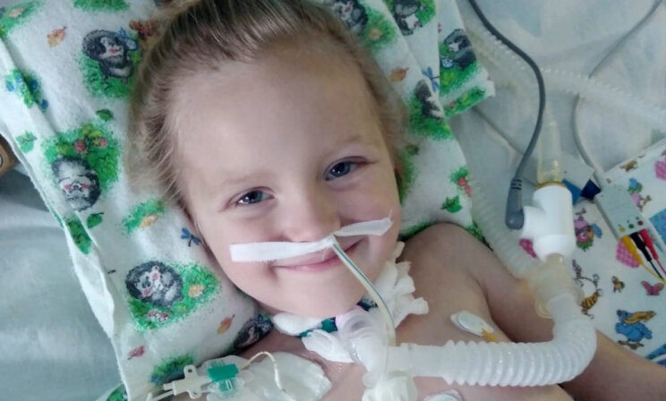 Полина больше года живет в больнице