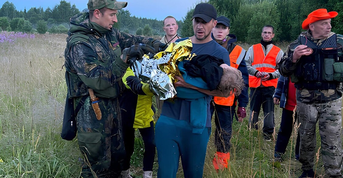 В Архангельске двухлетняя девочка больше двух часов провела в болоте. Ее спасли волонтеры «Лиза Алерт»