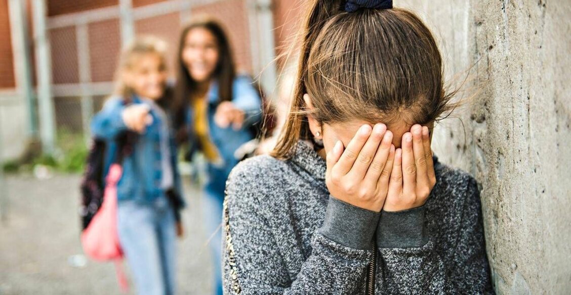 «Одноклассницы обсуждают дочь в чатах». Как помочь?