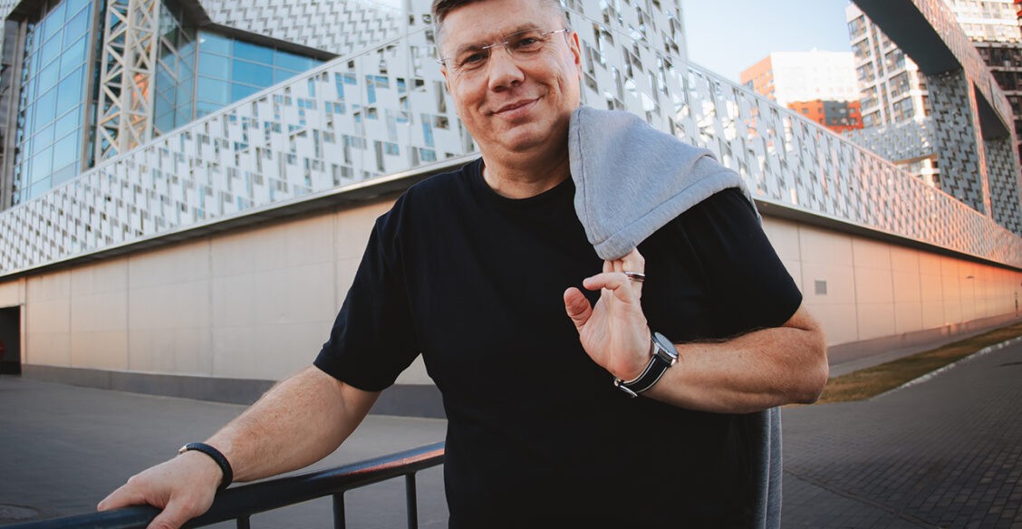 «Почему на физкультуре не был?» — «А я форму стирал». Учитель Александр Петухов